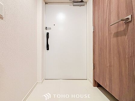 居住者の帰り、訪れる方を優しく迎えてくれる玄関です。