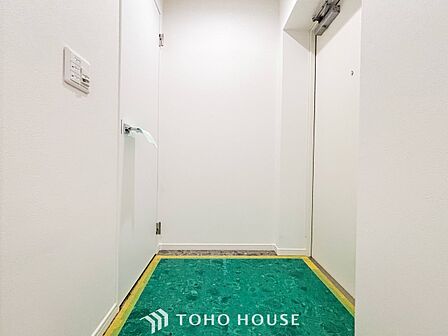 居住者の帰り、訪れる方を優しく迎えてくれる玄関です。
