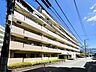 外観：前面道路含む現地写真『快適』は「家」と「街」と「環境」が調和した時に訪れるだと改めて感じさせてくれます。