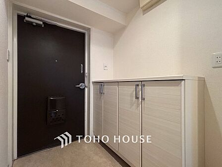 居住者の帰り、訪れる方を優しく迎えてくれる玄関です。