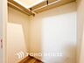 収納：ウォークインクロゼットのある住まいで居住スペースを広く使えます。