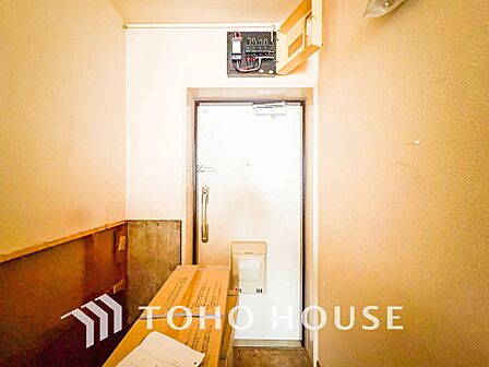 居住者の帰り、訪れる方を優しく迎えてくれる開放感のある玄関。