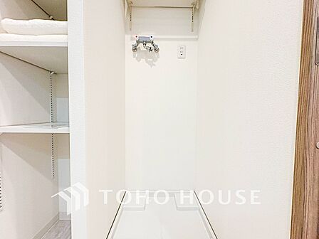 洗濯機を配置しても十分なスペースを確保しております。