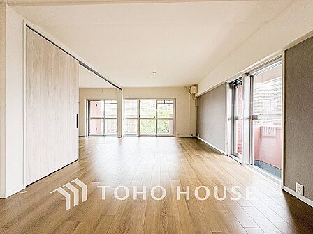 ここにはみんなが集い、食事と楽しい会話が始まるスペース。