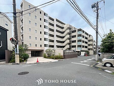 閑静な住宅街の一角、ひと時のくつろぎが生まれ、ゆっくりと愛着が育まれていきます。