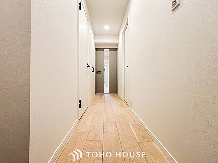 やわらかな陽射しがふりそそぎ、ゆったりした時間が流れる室内。
