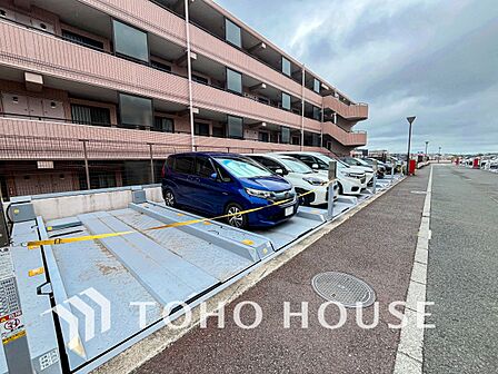 敷地内駐車スペース。日々の暮らしのをスムーズに運びます(空き状況要確認)