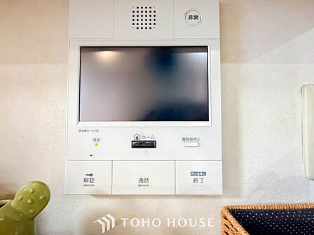 誰が来てもわかる様にモニター付きインターホンを設置。