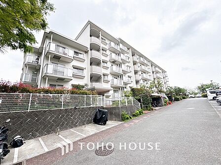 現地外観写真『快適』は「家」と「街」と「環境」が調和した時に訪れるだと改めて感じさせてくれます。