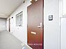 玄関：居住者の帰り、訪れる方を優しく迎えてくれる開放感のある玄関。