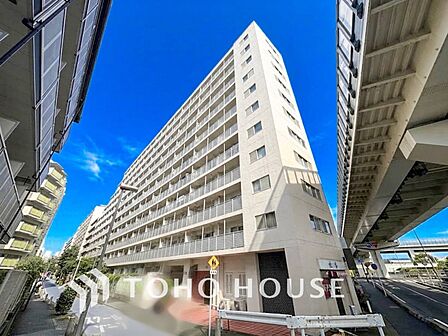 時代の流れに惑わされないシックなカラートーンで街並みに溶け込む外観。