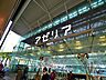 周辺：川崎駅東口地下のショッピングモール。グルメ・ファッション・生活雑貨まで多数の店舗が並びます。