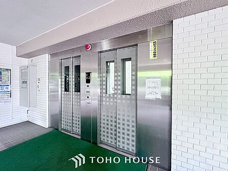 エレベーター完備。大きなお荷物などを運ぶ際にも便利です。