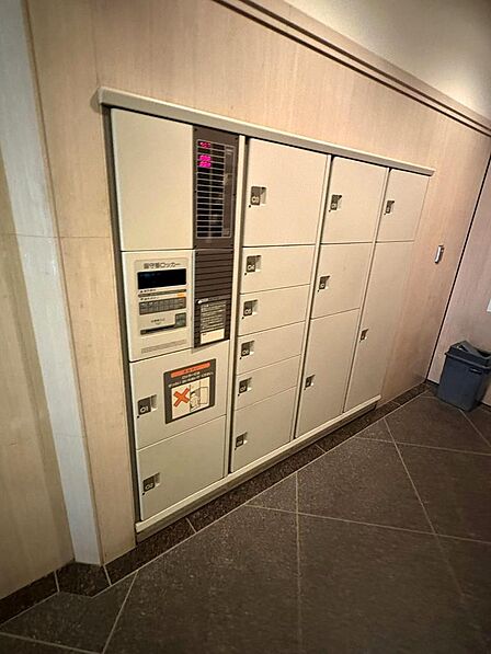 宅配ボックスがあり荷物の受取に便利です。