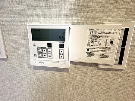 リビングは寒い冬に嬉しい床暖房付きです。