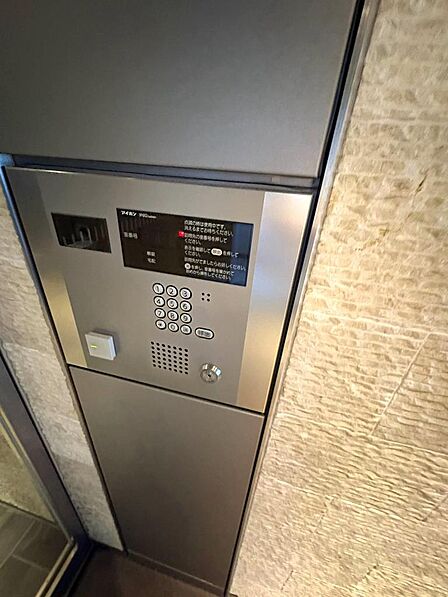 エントランスを抜けるとオートロックが完備されていますので、セキュリティは安心です。