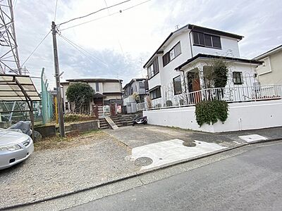 外観：低層住宅専用地域内です。自然豊かな環境。ゆったりと流れる時間を楽しんでください。