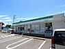 周辺：ファミリーマート綾瀬上土棚店　302ｍ