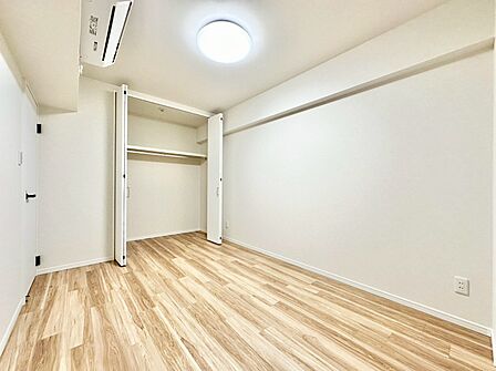 サービスルーム6.0帖 在宅ワークや読書、趣味の時間など、暮らしの幅を広げてくれる約6.0帖のサービスルームです。
