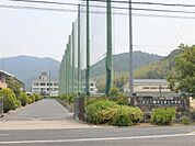 安土中学校まで1900メートル