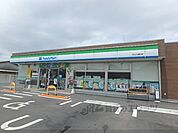 ファミリーマート　守山小島町店まで550メートル