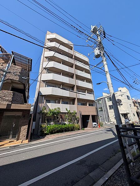 ◆JR京浜東北線・根岸線「東十条駅」徒歩7分 ◆最上階8階 ◆1フロア1邸の独立設計。1フロアを専有するプレミアムレジデンスです。