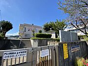 幼稚園、保育園「つるまきこども園まで490m」
