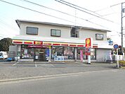コンビニ「ニューヤマザキデイリーストアまで310m」