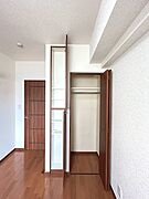 玄関側5.2帖の洋室の収納！