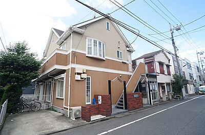 外観：明るく、オープンな雰囲気。住む人を心地よく送り出し、迎えてくれます。