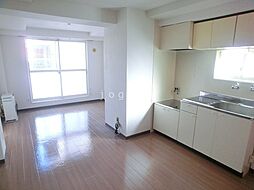 シルバーパールストリート 106 1階1DKのリビング/ダイニング