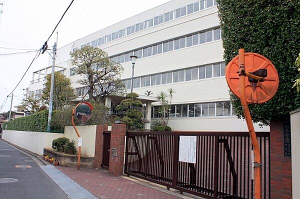 周辺：【中学校】学校法人羽衣学園 中学校・高等学校まで680ｍ