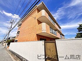 大阪府堺市西区浜寺船尾町西4丁（賃貸マンション3LDK・1階・68.95㎡） その1