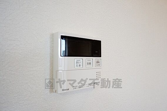 キッチン横から...