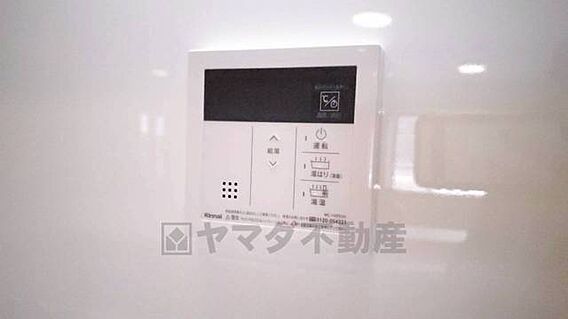 キッチン横から...