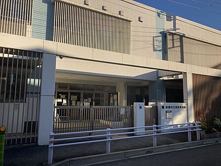 湊町保育園まで 750m 徒歩約10分●公立保育園【通常保育時間(保育標準時間での利用)】午前7時から午後6時【受入れ年齢】産休明け生後57日から就学前