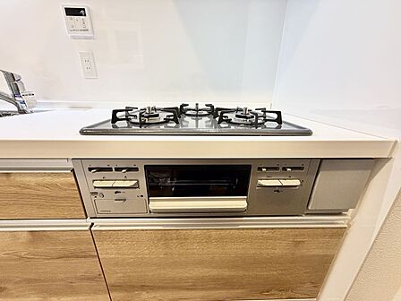 3口コンロのカウンターキッチンで、お料理の幅が広がります♪