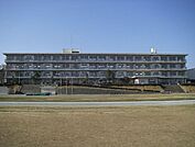 【近隣写真・中学校】香取市立小見川中学校まで2000ｍ（徒歩約25分）お子様の足でも安心の距離です。学校行事やクラブ活動で帰りが遅くなっても苦にならないですね。