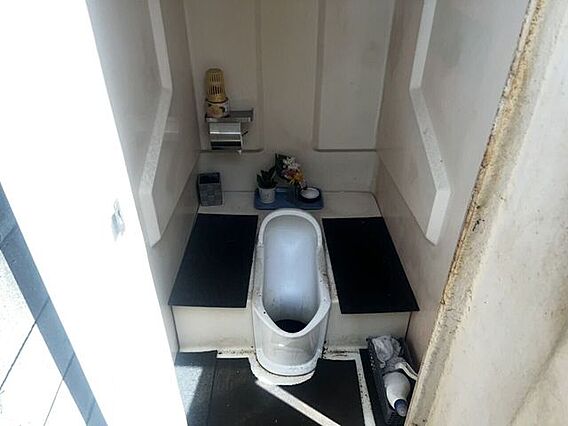 ※屋外トイレ
