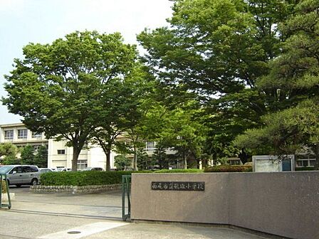 鶴城小学校 710m