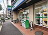 周辺：ファミリーマート 川名駅前店（630m）