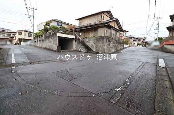 前面道路含む現...