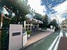 周辺：伊藤小学校　270ｍ　徒歩4分　保育園や学校などの教育施設が周辺に点在。子育て世帯にも暮らしやすい、安心感のある住環境です。