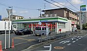 ファミリーマート高槻宮田町二丁目店 321m
