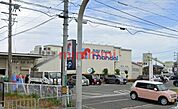 万代高槻春日店 823m