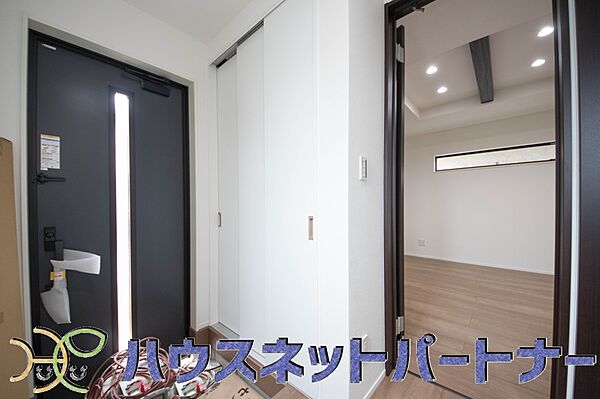 玄関を拡大表示
