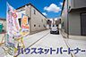 駐車場：カースペース2台可。敷地内に駐車スペースが2台分確保されています。通勤、お出かけ、ショッピングなど、家族で出かける際の足となる車。状況に応じて使い分けたい、そんな方におすすめです。