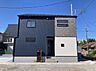 玄関：玄関の扉を開けるとそこは家族の待つお家。笑い声が聞こえてきそう。