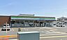 周辺：周辺環境-コンビニ(690m)ファミリーマート上尾富士見2丁目店