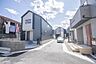 外観：前面道路の日当たりの良い明るいお家。